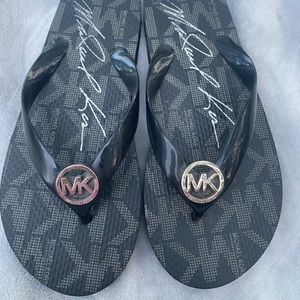 Michael kors flip flops- Size 6